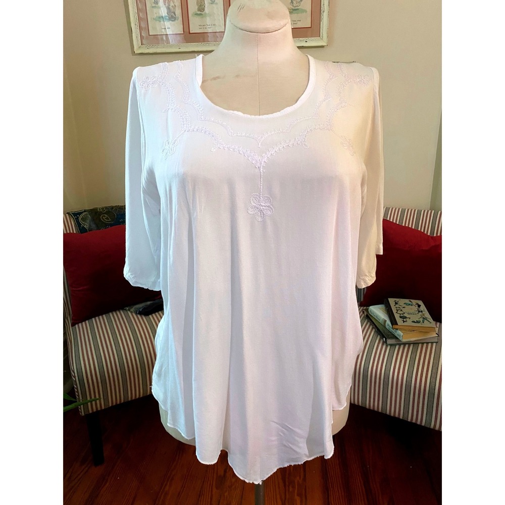 Tybee Island White Embroidered Tunic Top 3/4‎ Sleeve Scoop Neck  Floral large